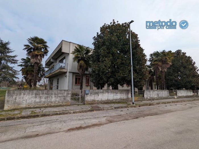 Casa con 5 locali in vendita in Centro, Gavello