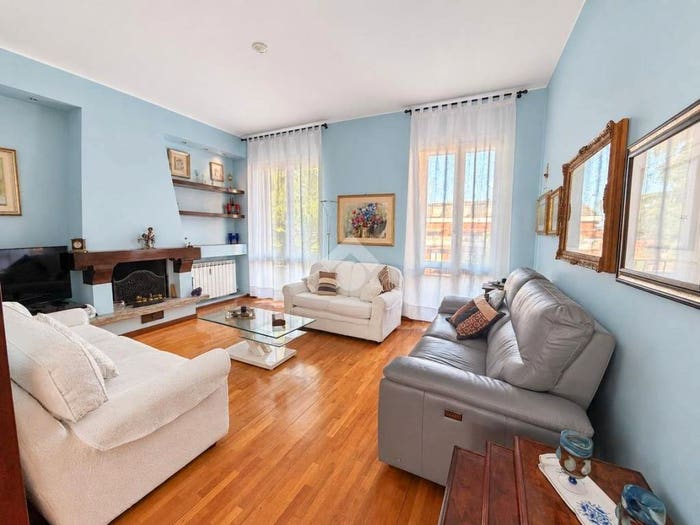 Appartamento con 5 locali in vendita in Via sant'alessandro, Centro, Caronno Pertusella