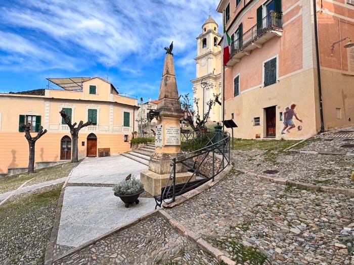 Appartamento trilocale in vendita in Via Municipio, Borgio, Borgio Verezzi