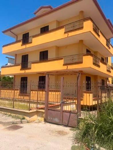 Casa quadrilocale in vendita in Via Padre Giovanni Semeria, Sparanise