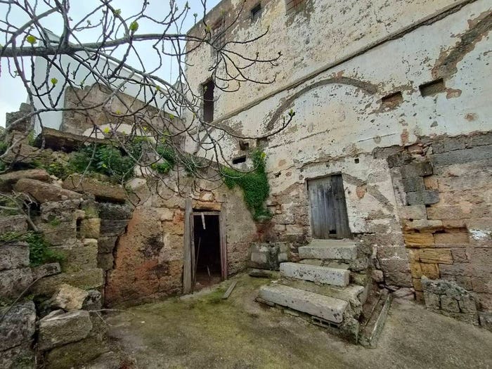 Casa con 6 locali in vendita in Via Principe di Napoli, Centro, Neviano