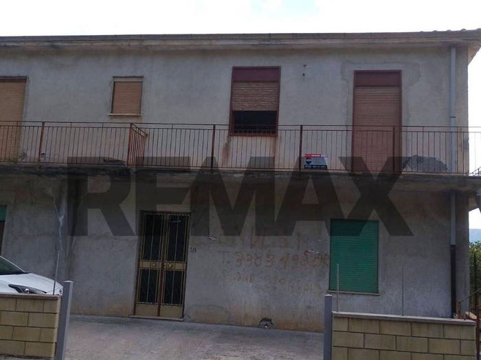 Casa con 6 locali in vendita in Strada Provinciale, Tortorici