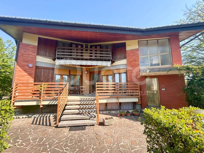 Casa con 6 locali in vendita in Via Garibaldi, Centro, Pagnacco