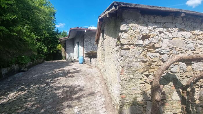 Casa quadrilocale in vendita in Cuciniana, Molazzana