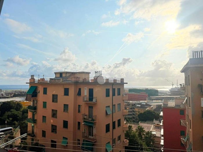 Appartamento quadrilocale in vendita in Via L Calda, Sestri Ponente, Genova