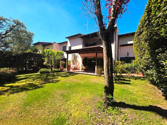 Casa con 6 locali in vendita in Viale Giappone, Le Rughe, Formello