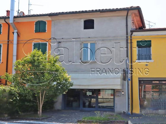 Casa quadrilocale in vendita in Via Chiesa, San Martino, Ferrara