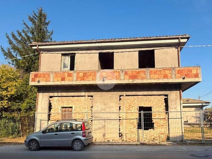 Casa con 5 locali in vendita in Via Flaminia, Lucrezia, Cartoceto