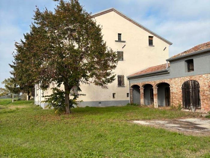 Casa con 6 locali in vendita in Via Defendi Semeghini, Quistello