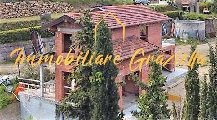 Casa con 5 locali in vendita in Perinaldo