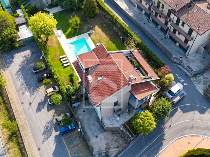 Appartamento trilocale in vendita in via Madonna, Moniga del Garda