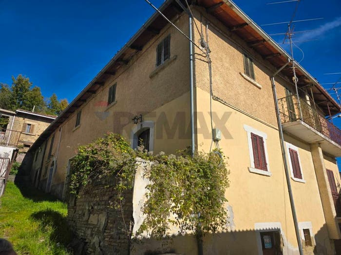 Casa quadrilocale in vendita in vicolo Cieco, Montereale