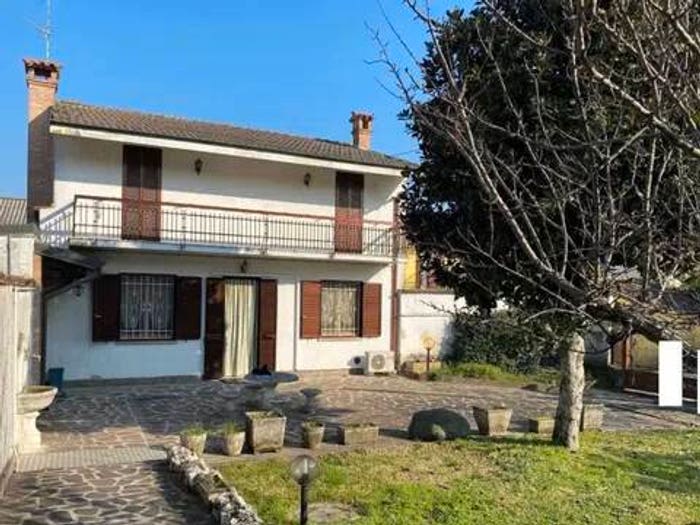 Casa trilocale in vendita in Via Cattaneo, Centro, San Bassano