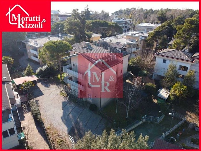 Casa con 6 locali in vendita in Viale Croce del Sud, Grado Pineta, Grado