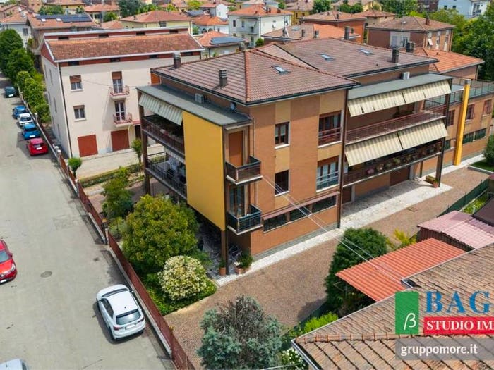 Appartamento con 5 locali in vendita in VIA ALBA, Sant'Agnese Università, Modena