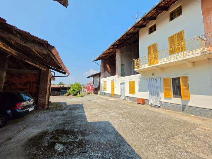 Casa con 5 locali in vendita in Via Fossale Comunale, Centro, Alice Castello
