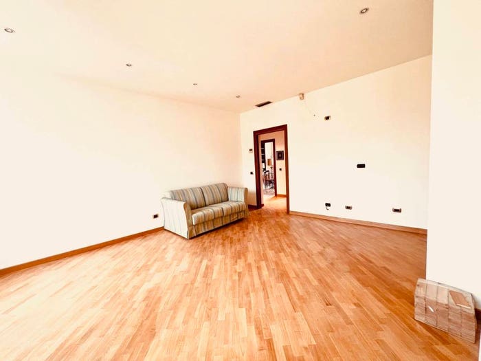 Appartamento trilocale in vendita in Piazza Luigi di Savoia, Centrale, Milano