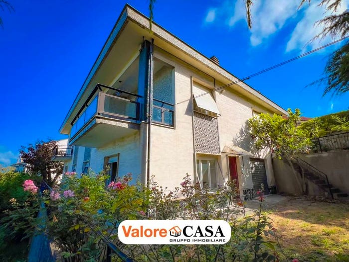 Casa con 6 locali in vendita in Roccaverano