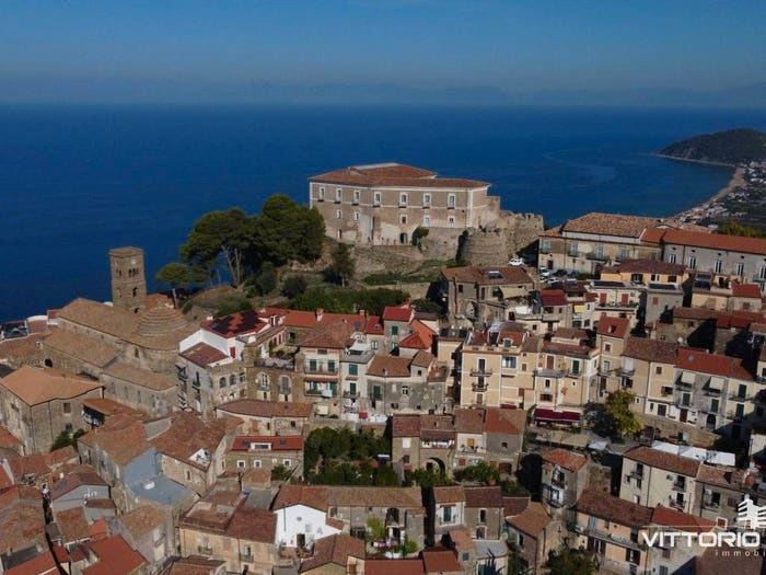 Appartamento quadrilocale in vendita in Via Monsignor Arsenio Peccatiello, Centro, Castellabate