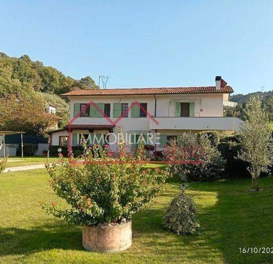 Casa con 6 locali in vendita in Via Della Liberazione, Camaiore Paese, Camaiore