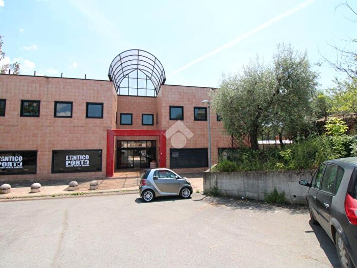 Appartamento trilocale in vendita in Via Ferruti, Montopoli Di Sabina