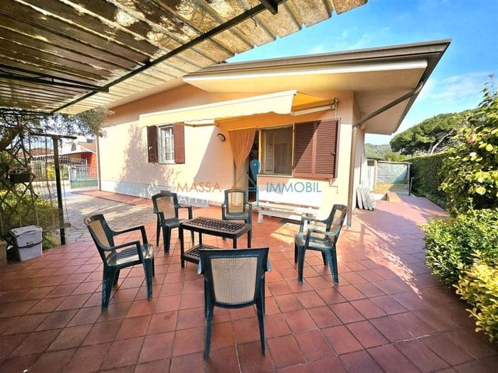 Casa con 6 locali in vendita in Via Pratta, Centro, Massa