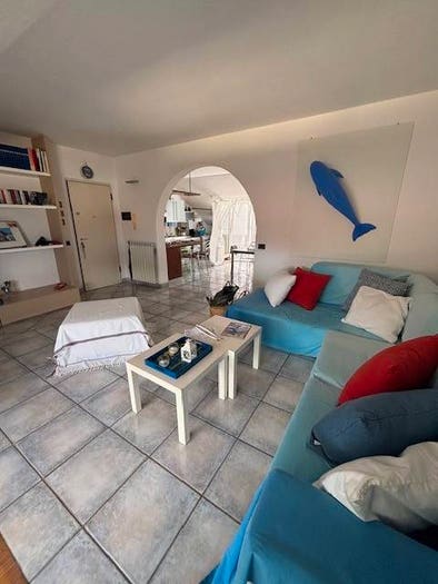 Appartamento con 5 locali in vendita in Via Empoli, Marina di Massa Centro, Massa