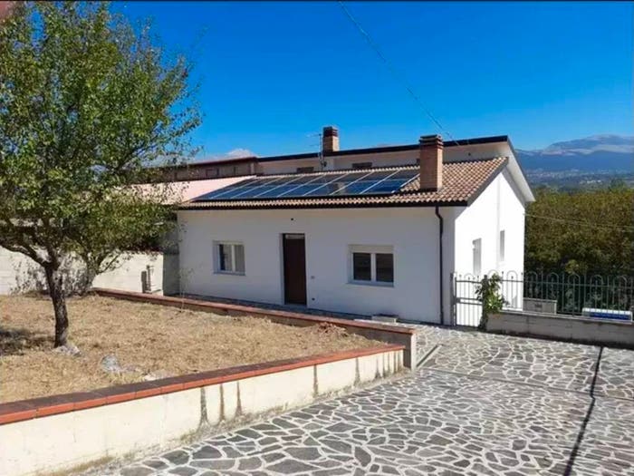Casa con 6 locali in vendita in Via Cerro, Fossa