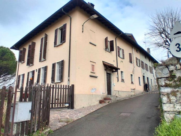 Casa con 6 locali in vendita in Via Cesare Beccaria, Centro, Erba