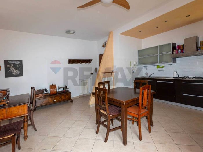 Appartamento con 6 locali in vendita in Via XXV Aprile, Pianello Vallesina, Monte Roberto
