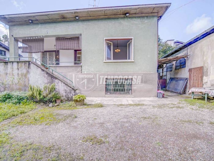 Casa con 6 locali in vendita in Via Guglielmo Marconi, Cassano Magnago