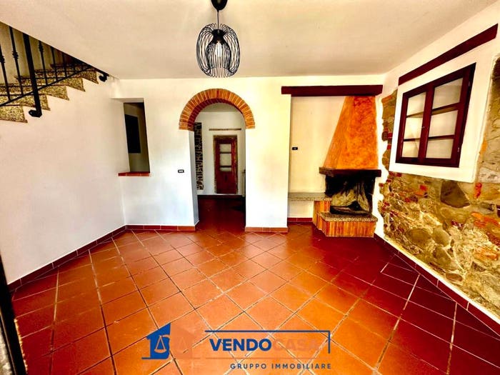 Casa con 6 locali in vendita in Via Mosino, Agliana