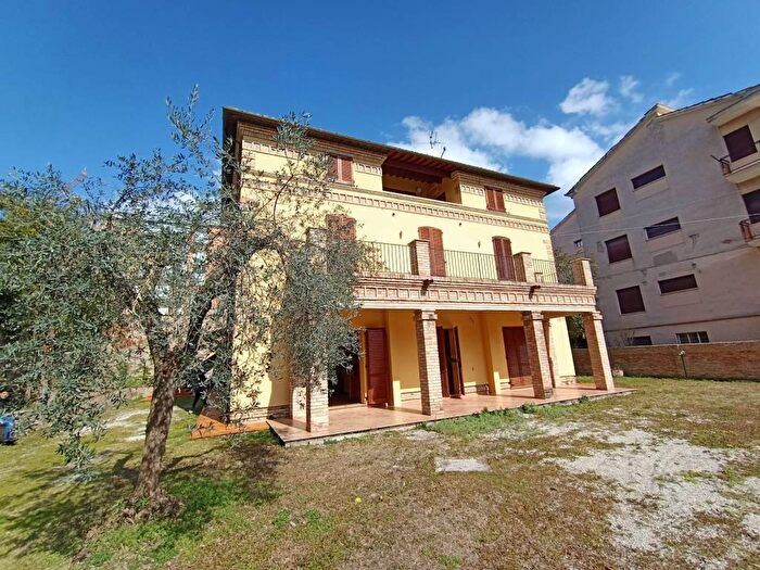 Casa con 6 locali in vendita in Vico del Sole, Centro, Teramo