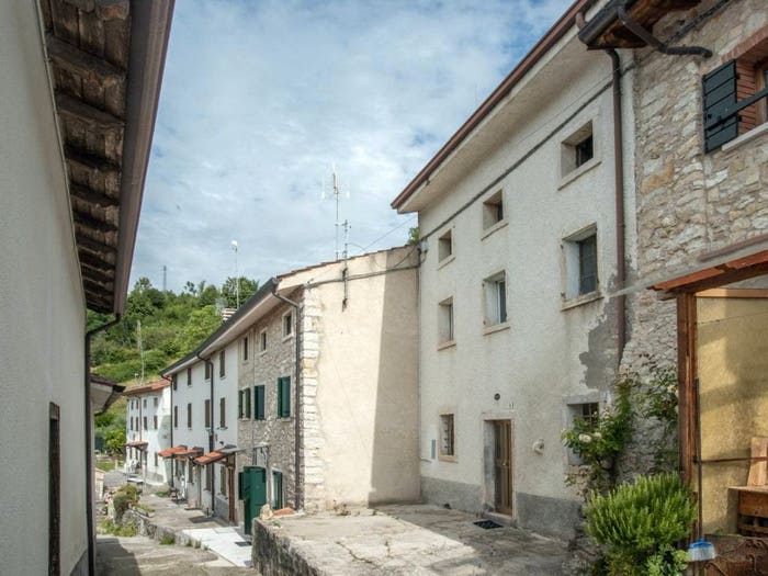 Casa con 6 locali in vendita in Badia Calavena