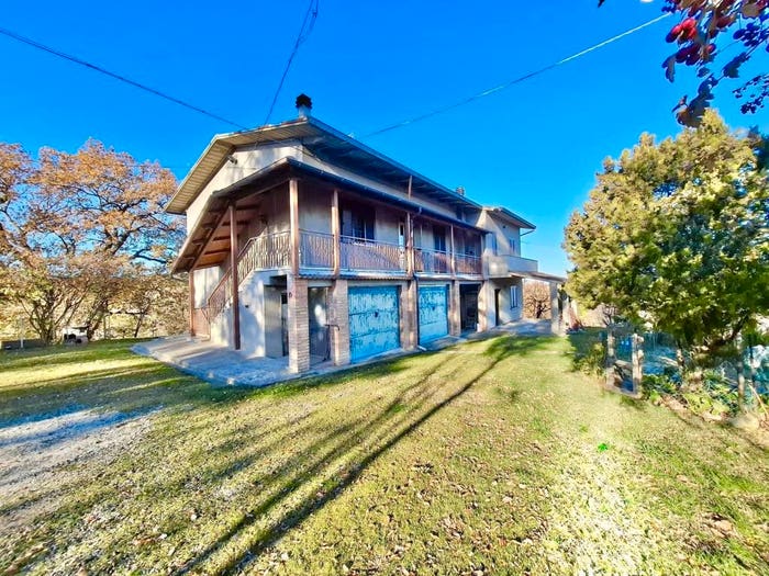 Casa con 6 locali in vendita in Strada VitignanoPara, Meldola