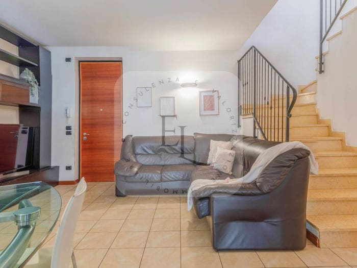 Appartamento con 5 locali in vendita in Via Martiri del Lavoro di Marcinelle, Lugagnano Mancalacqua, Sona