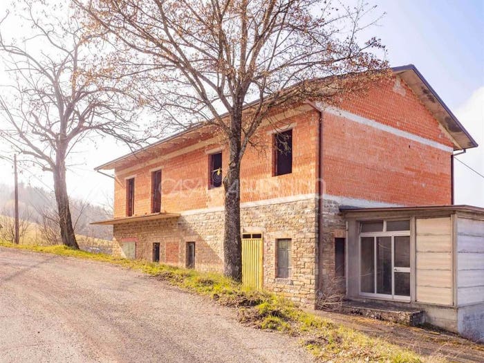 Casa con 6 locali in vendita in Montefiorino