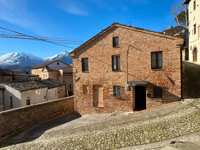 Casa con 5 locali in vendita in Via Castel Leone, Centro, Amandola