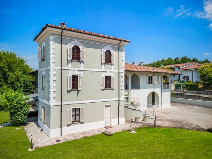 Casa con 6 locali in vendita in Via Tommaso Culasso, Canelli
