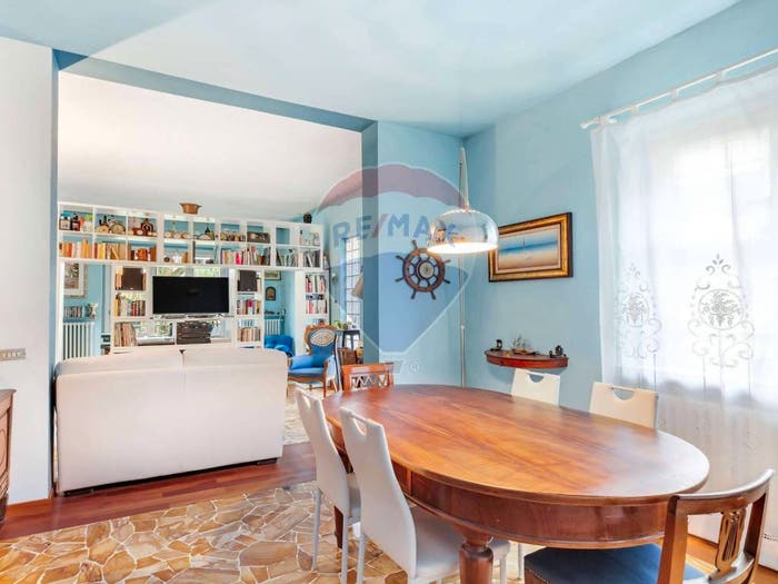 Casa con 6 locali in vendita in Via Ugo Foscolo, Gerenzano