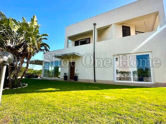 Casa con 6 locali in affitto in Via Isola, Isola, Siracusa