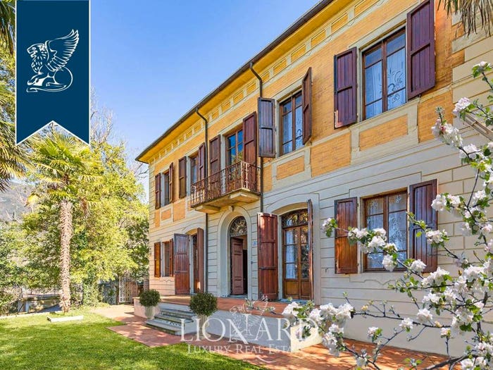 Casa con 6 locali in vendita in Camaiore Paese, Camaiore