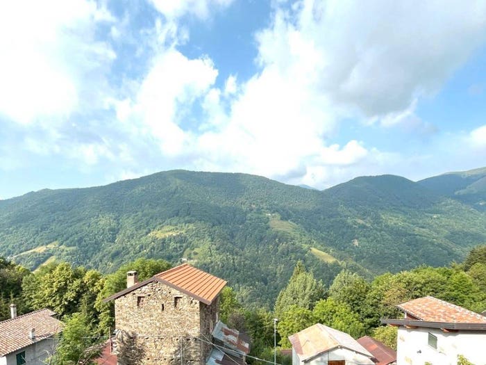 Casa trilocale in vendita in Via Cardè snc, Centro, San Nazzaro Val Cavargna