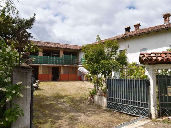 Casa con 6 locali in vendita in via Cottà, Cottà, Neive
