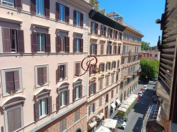 Appartamento trilocale in vendita in Piazza di San Cosimato, Trastevere, Roma