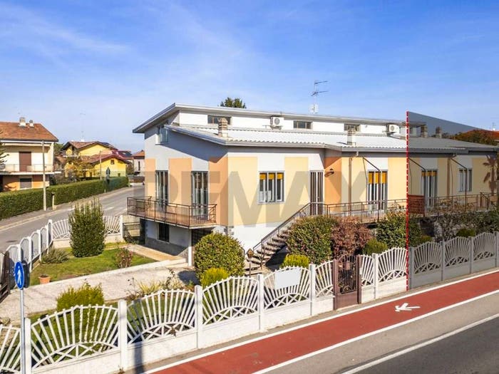 Casa con 6 locali in vendita in VIA MANZONI, Centro, Cairate