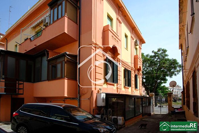 Appartamento con 8 locali in vendita in Via XXV Luglio, Reggio Calabria
