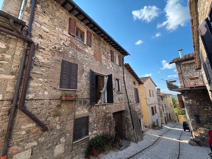 Casa quadrilocale in vendita in Via Aspromonte, Centro, Narni