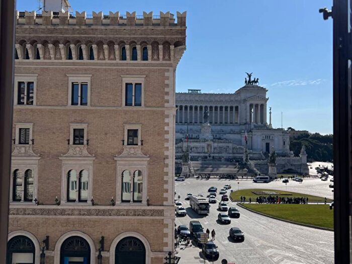 Appartamento quadrilocale in vendita in Piazza Venezia, Largo Argentina, Roma