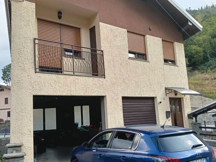 Casa quadrilocale in vendita in Frazione Villa, La Villa, Traves